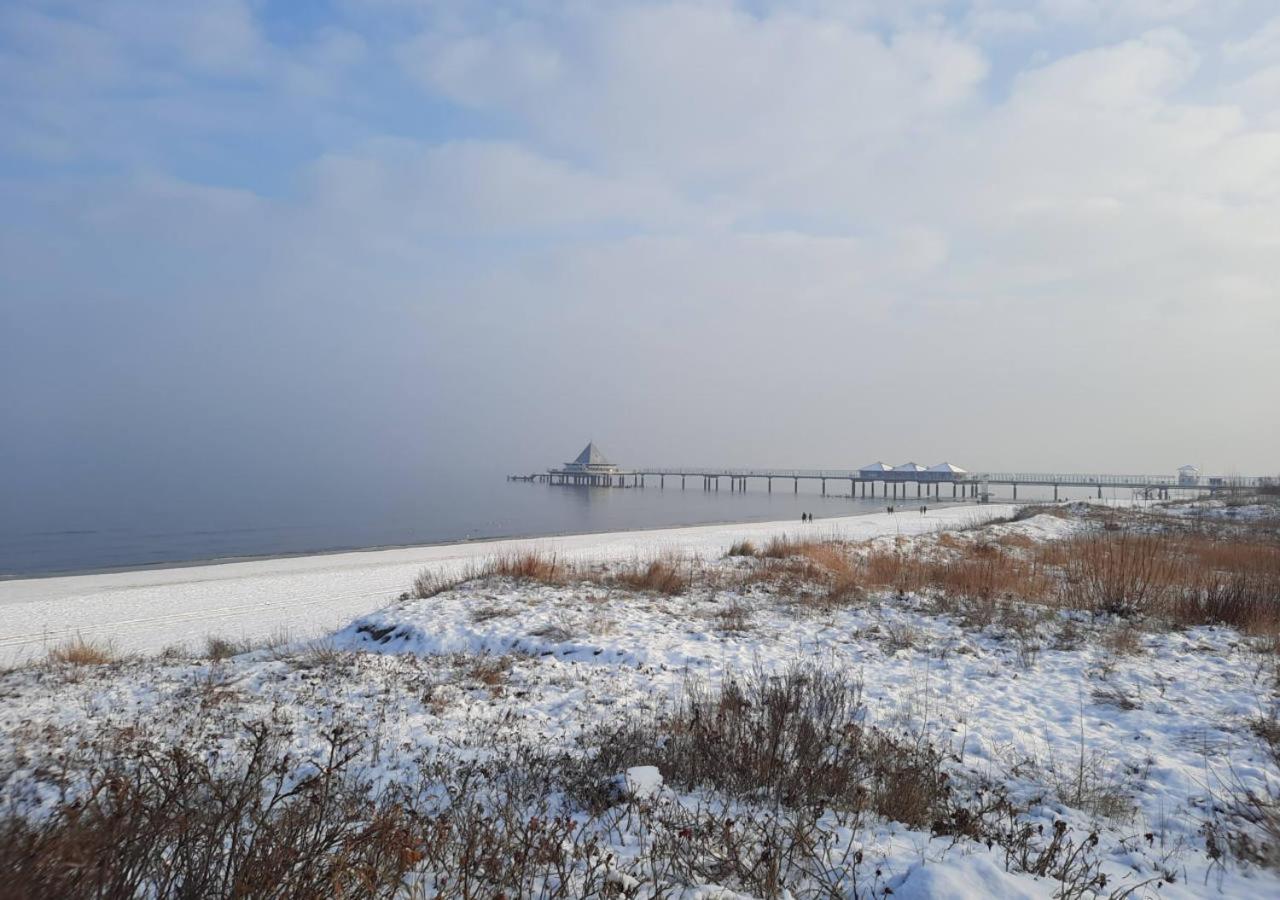Modernes Reetdach-Ostseeferienhaus Bella Mare, Insel Usedom Mit Sauna, Kamin & Sonnenterrasse Zirchow Kültér fotó